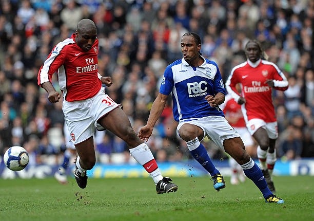 這突顯了他 這突顯了他